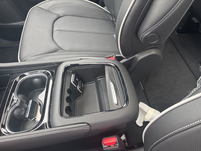 New 2026 Chrysler Pacifica Van