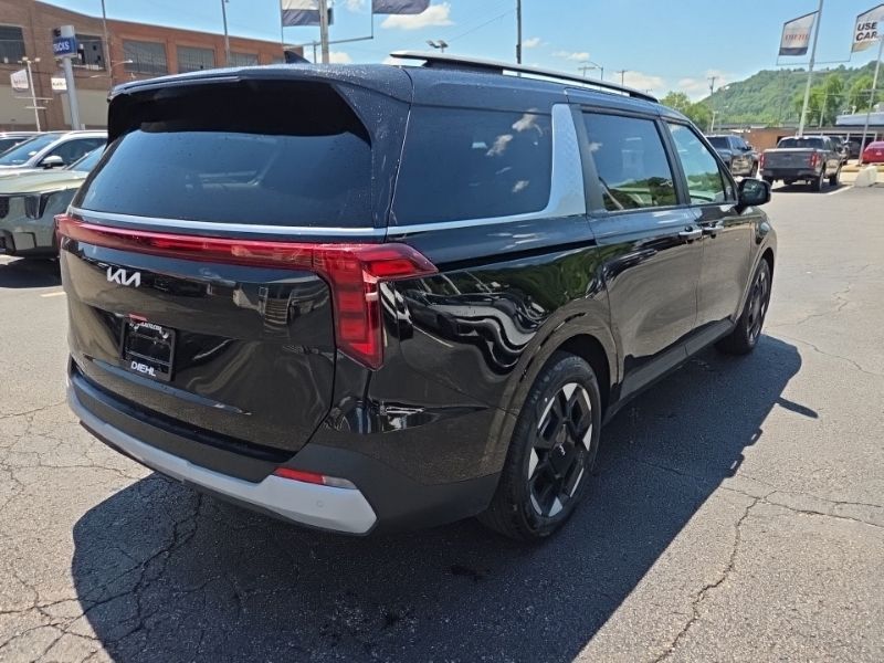New 2026 Kia Carnival MPV Van