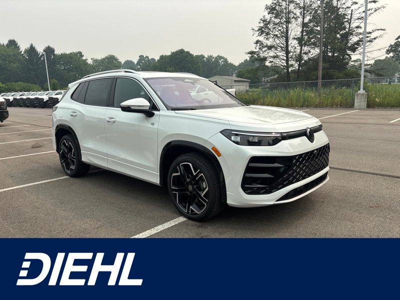 Opal White Pearl 2026 Volkswagen Tiguan SUV / Crossover All-Wheel Drive 8-Speed Automatic