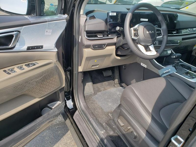 New 2026 Kia Carnival MPV Van