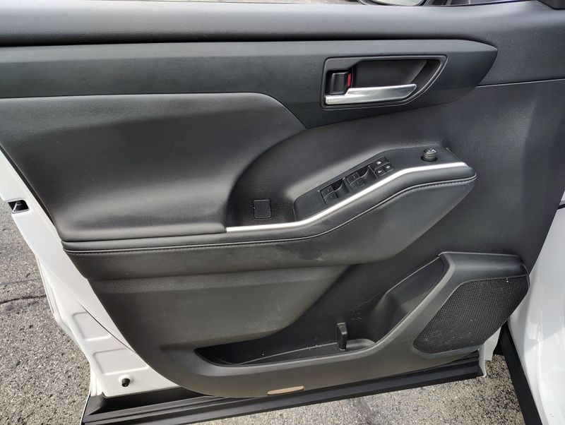 Used 2023 Toyota Highlander SUV