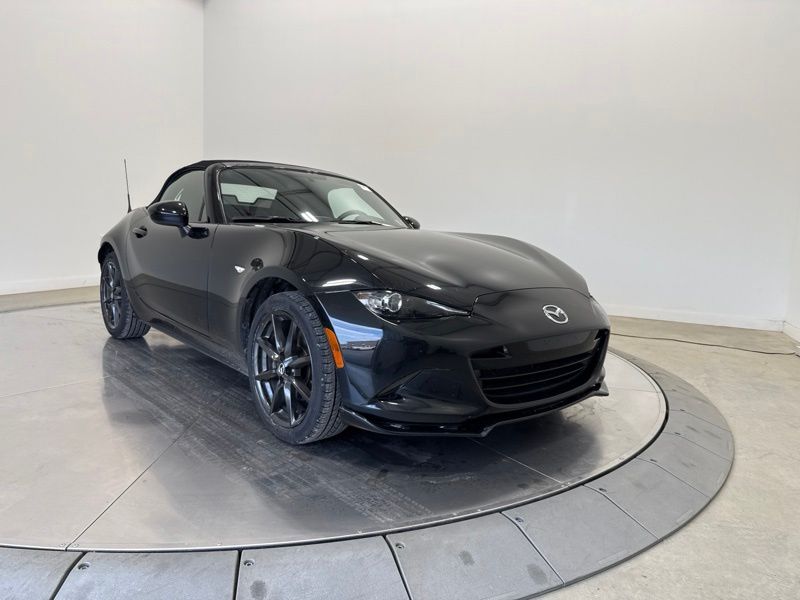  2016 Mazda MX-5 Miata Club Convertible   