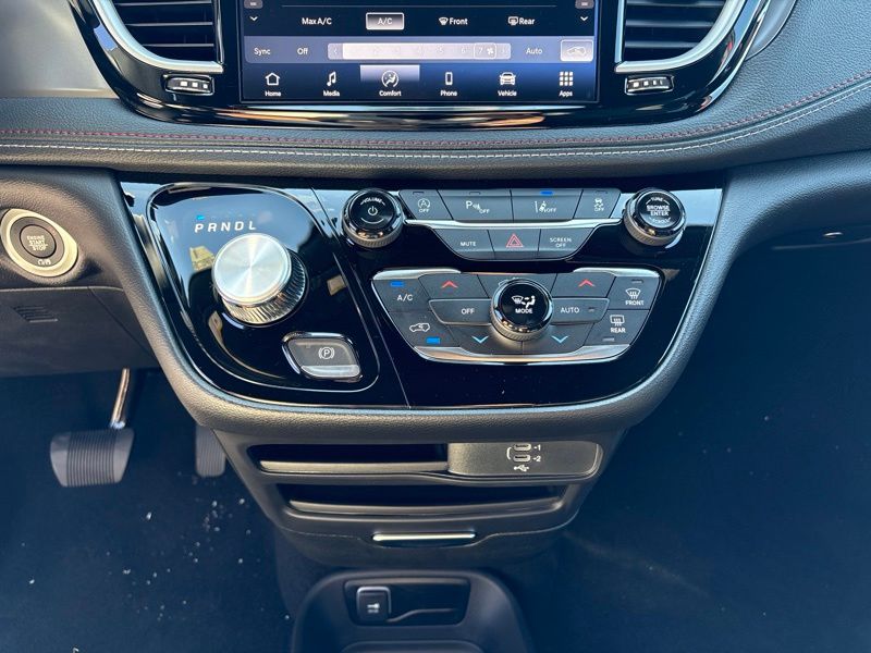New 2027 Chrysler Pacifica Van