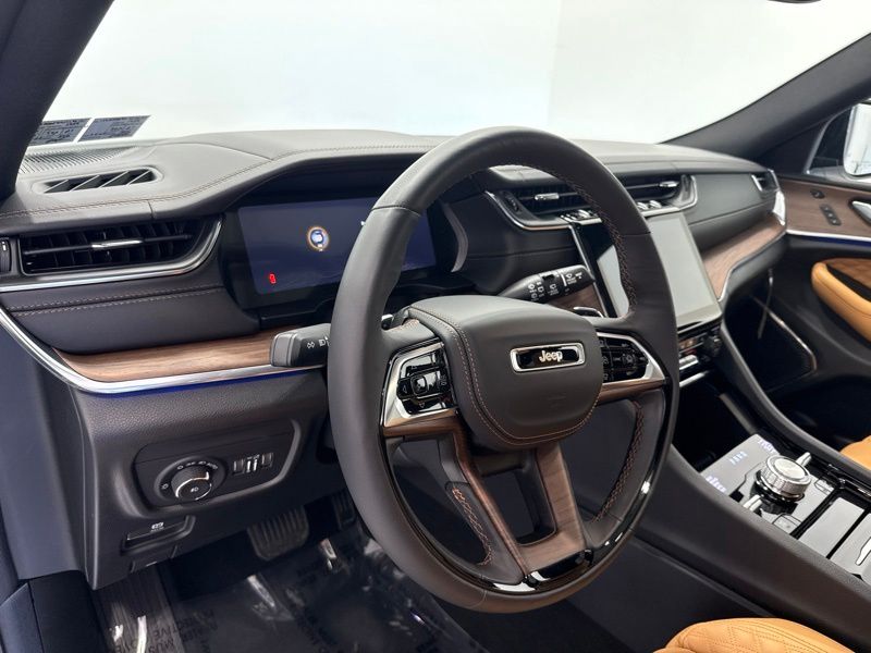 Used 2025 Jeep Grand Cherokee SUV