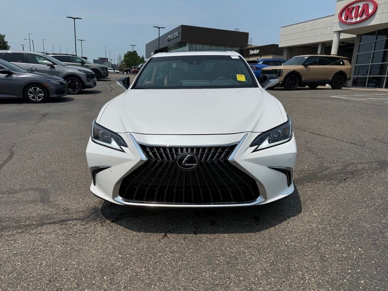 Used 2024 Lexus ES Sedan