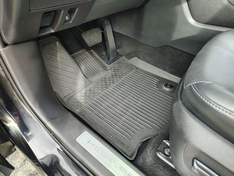 Used 2023 Toyota Highlander Hybrid SUV