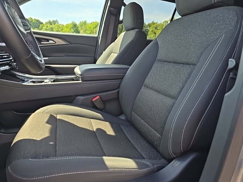 Used 2025 Chevrolet Traverse SUV