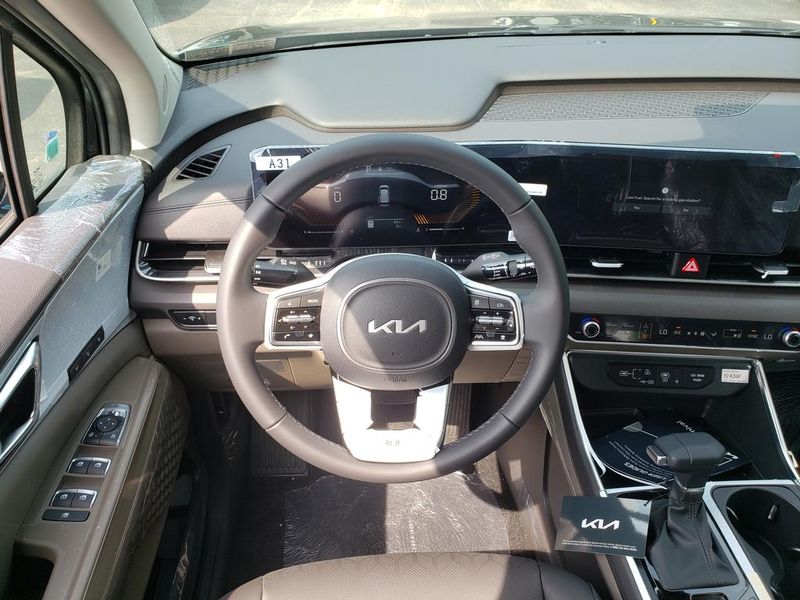 New 2026 Kia Carnival MPV Van
