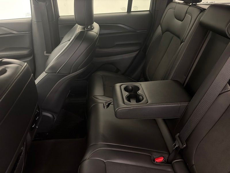 Used 2024 Jeep Grand Cherokee SUV