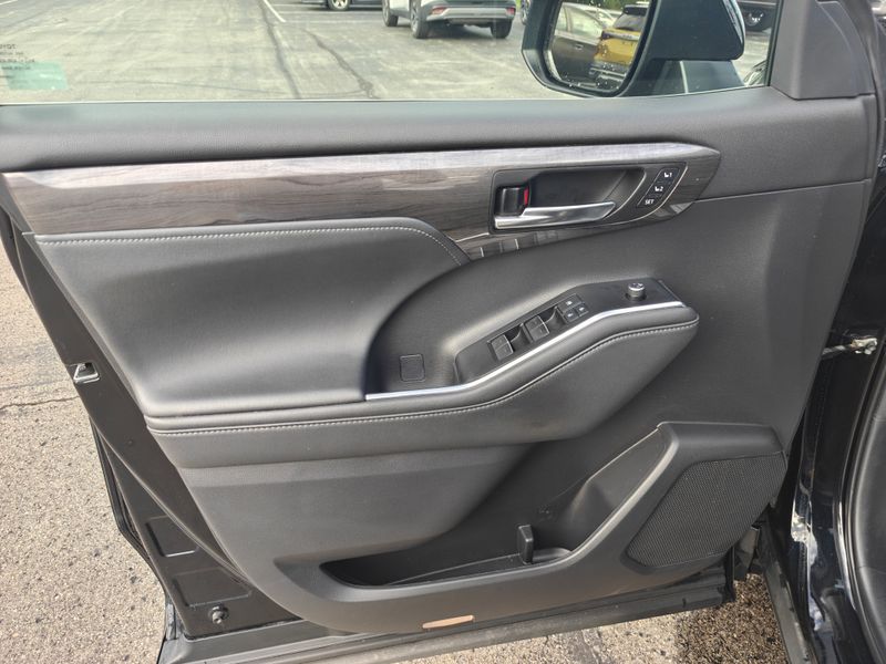 Used 2022 Toyota Highlander SUV