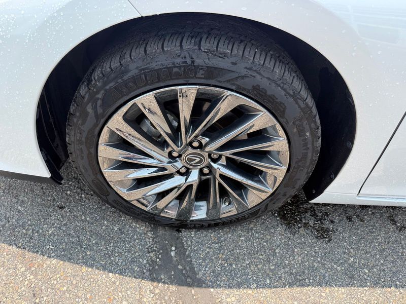 Used 2024 Lexus ES Sedan