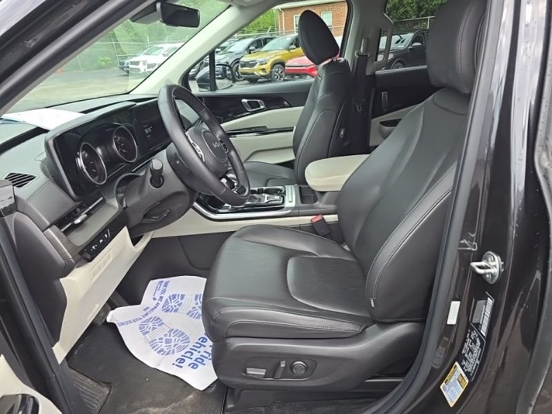 Used 2023 Kia Carnival Van