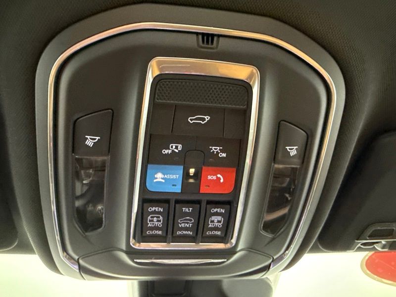 Used 2025 Jeep Grand Cherokee SUV