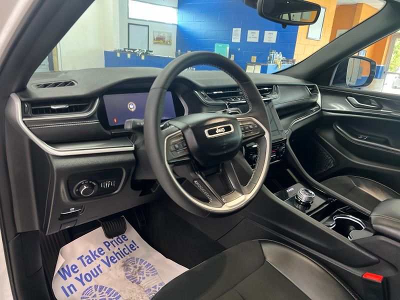 Used 2023 Jeep Grand Cherokee SUV