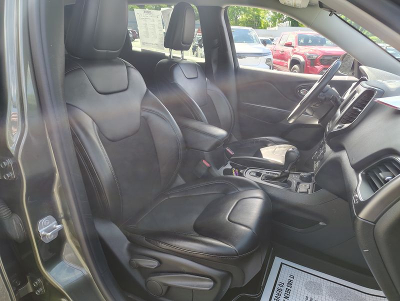 Used 2019 Jeep Cherokee SUV