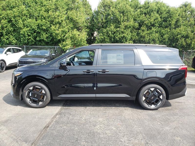 New 2026 Kia Carnival MPV Van