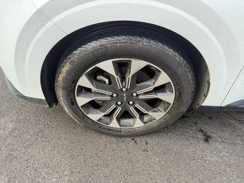 Used 2023 Kia Carnival Van