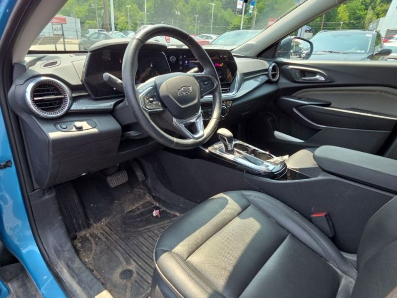 Used 2025 Chevrolet Trax SUV