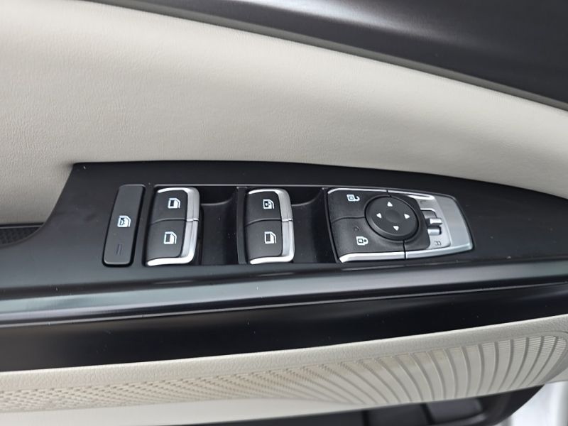 Used 2022 Kia Carnival Van