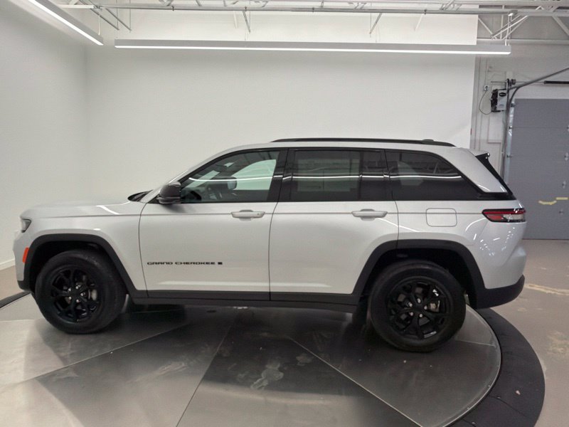 Used 2024 Jeep Grand Cherokee SUV
