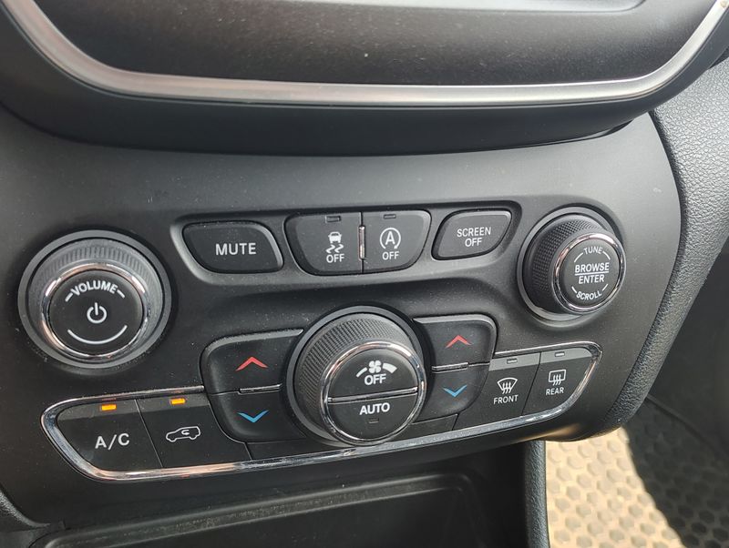 Used 2022 Jeep Cherokee SUV