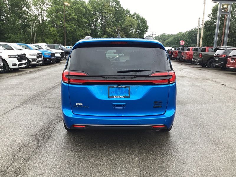 New 2027 Chrysler Pacifica Van