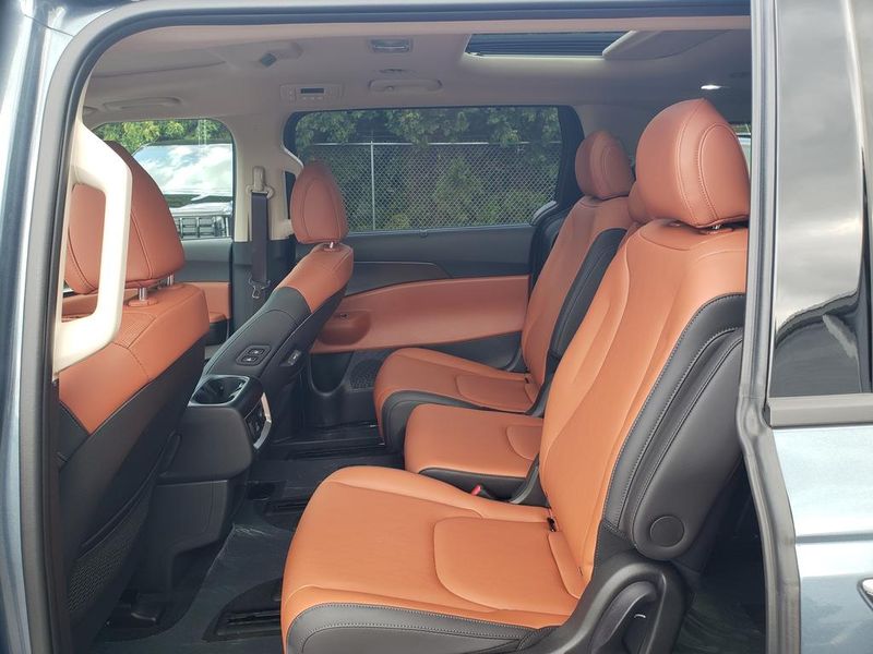 New 2027 Kia Carnival MPV Hybrid Van