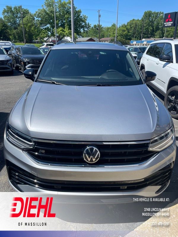 2024 Volkswagen Tiguan 2.0T SE R-Line Black 4Motion's photo