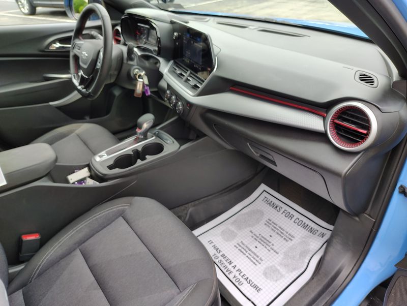 Used 2024 Chevrolet Trax SUV