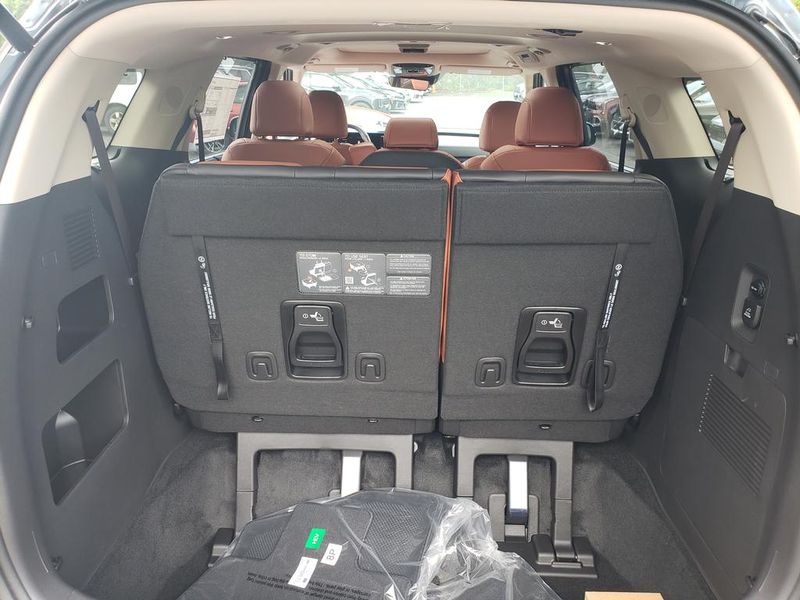 New 2027 Kia Carnival MPV Hybrid Van