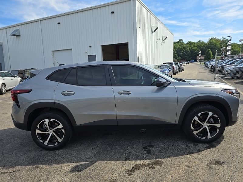 Used 2024 Chevrolet Trax SUV