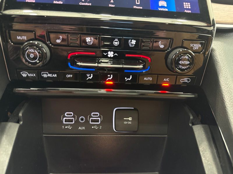 Used 2025 Jeep Grand Cherokee SUV
