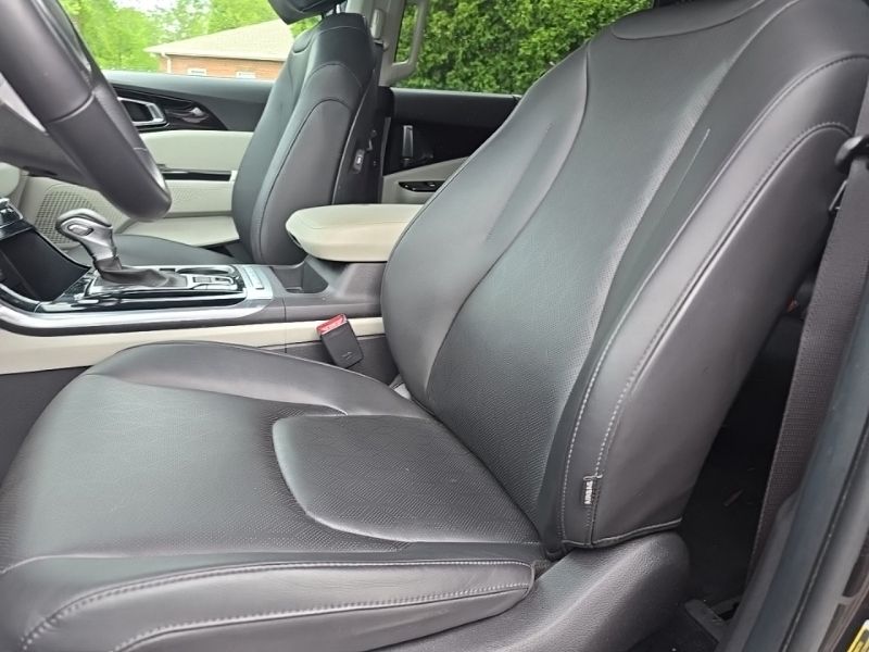 Used 2023 Kia Carnival Van