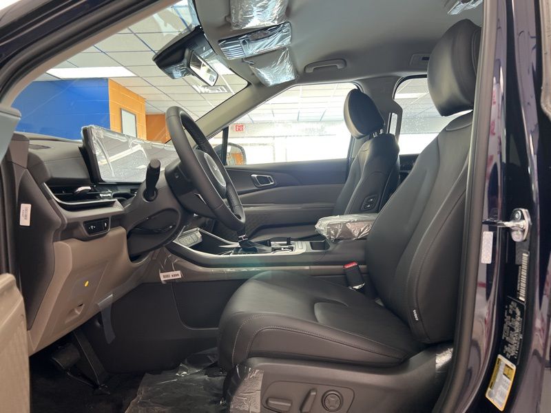 New 2026 Kia Carnival MPV Van