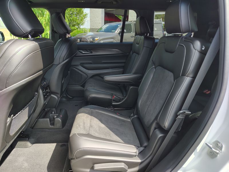 Used 2025 Jeep Grand Cherokee L SUV
