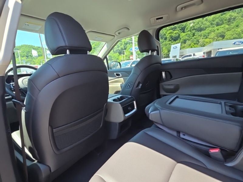 New 2026 Kia Carnival MPV Van