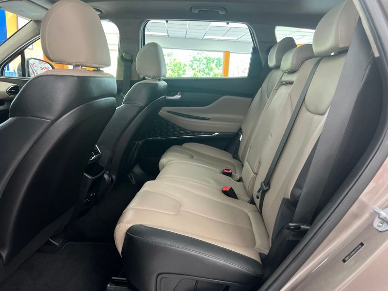2019 Hyundai Santa Fe Limited - Photo 16