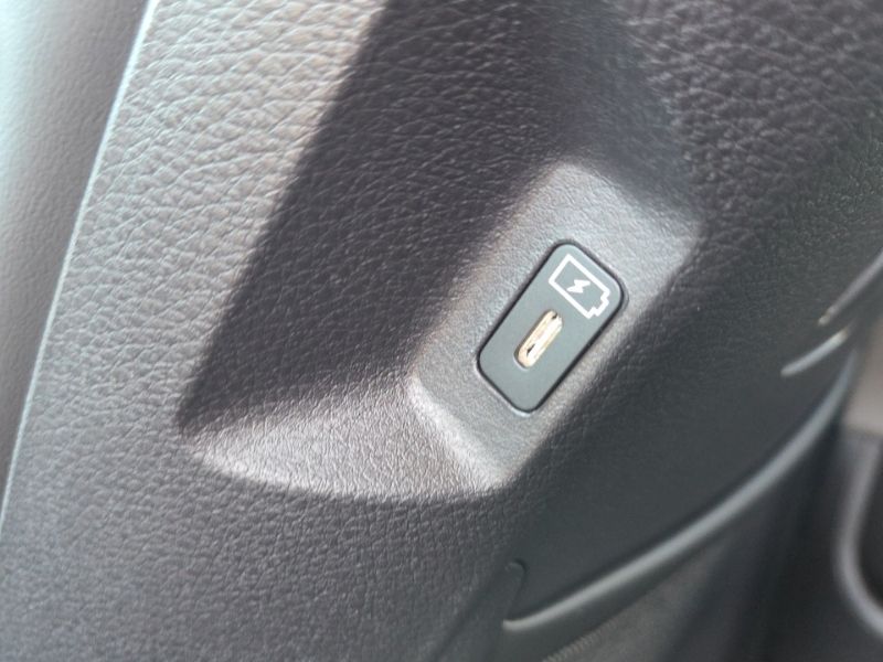 New 2026 Kia Carnival MPV Van
