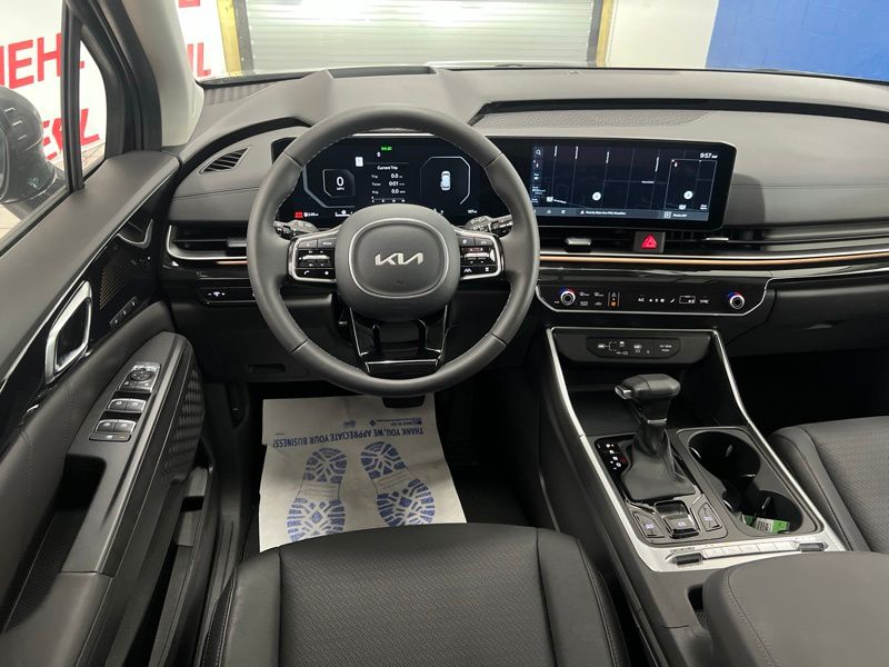 New 2026 Kia Carnival MPV Van