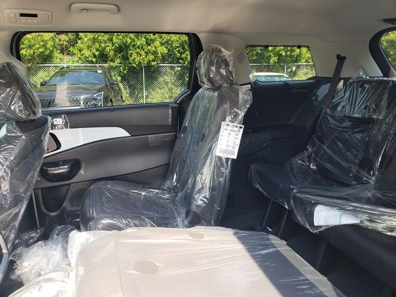 New 2027 Kia Carnival MPV Hybrid Van