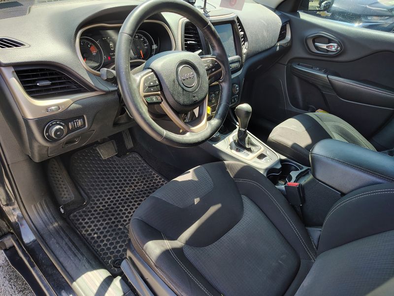Used 2016 Jeep Cherokee SUV