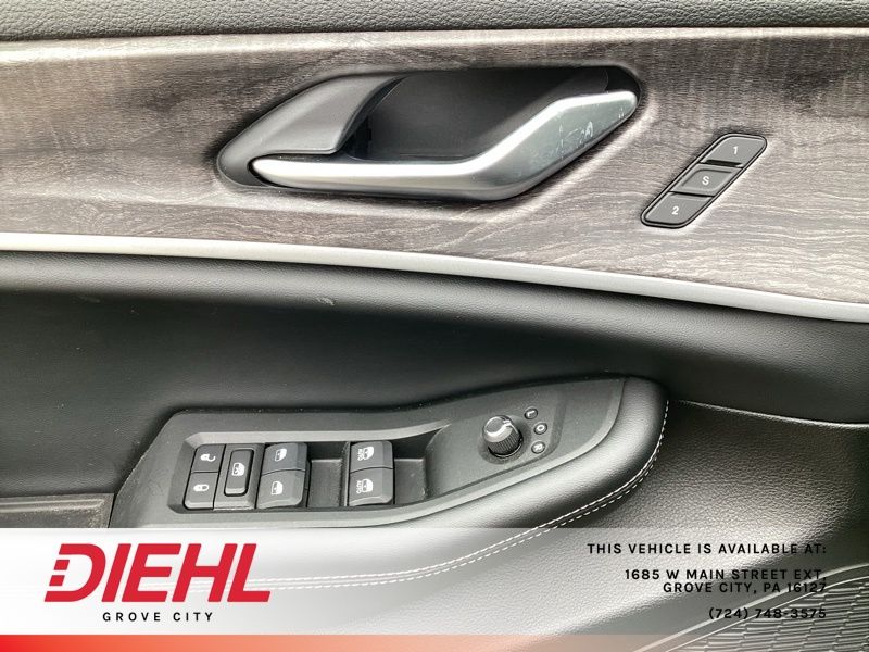 Used 2025 Jeep Grand Cherokee SUV