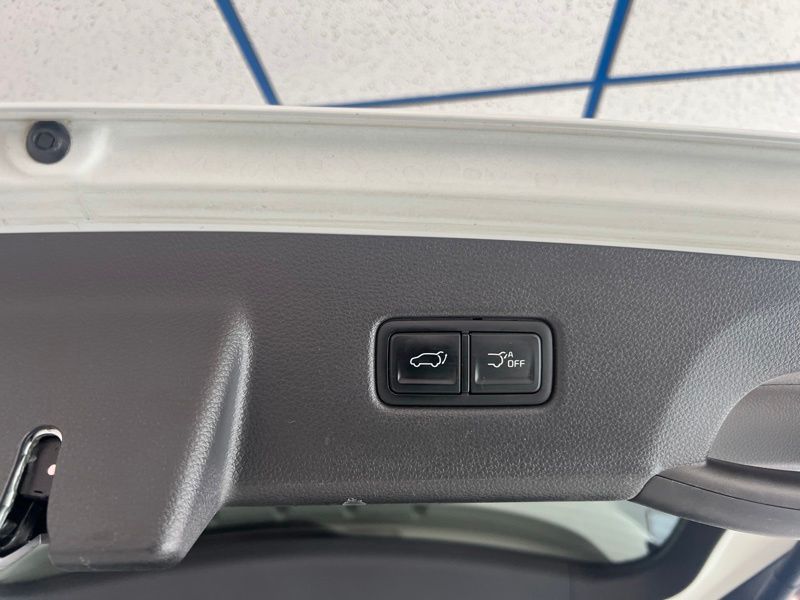 Used 2023 Kia Carnival Van