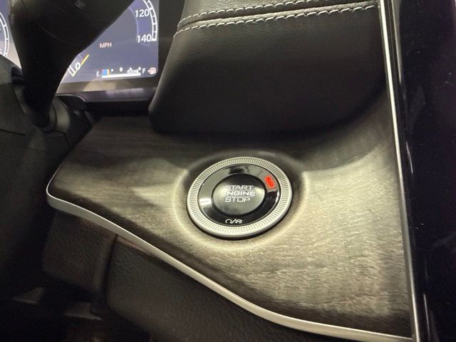 Used 2025 Jeep Grand Cherokee SUV