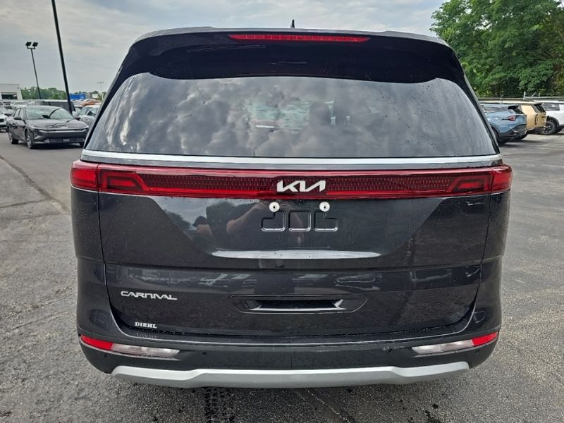 Used 2023 Kia Carnival Van
