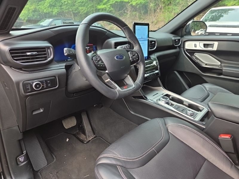 Used 2024 Ford Explorer SUV