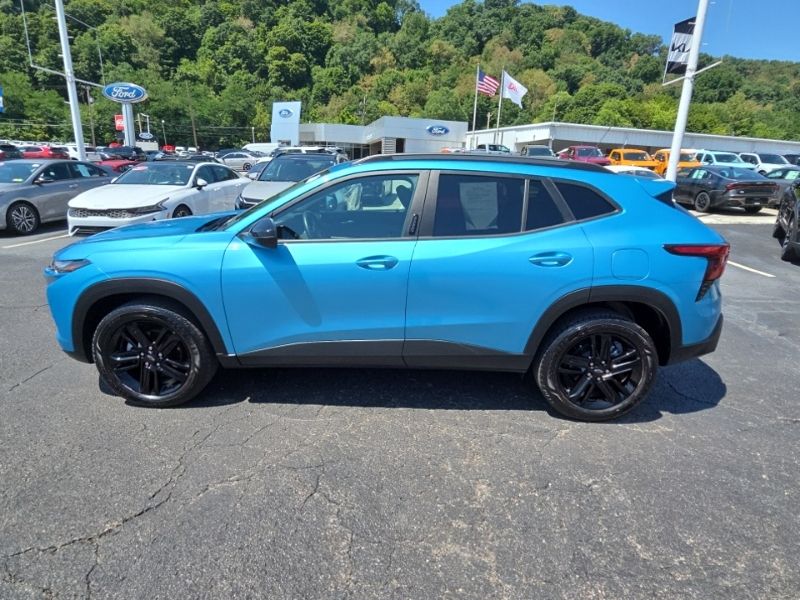 Used 2025 Chevrolet Trax SUV