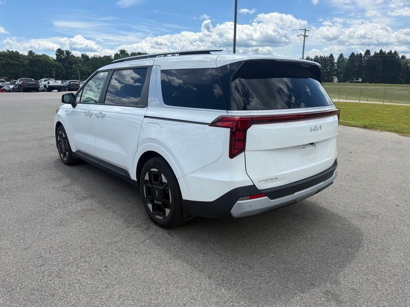 Used 2025 Kia Carnival Van