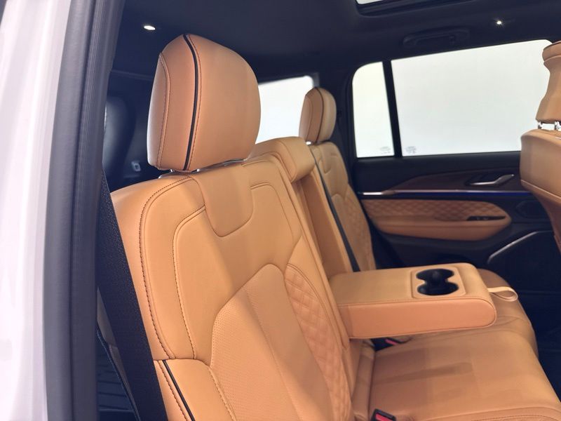 Used 2025 Jeep Grand Cherokee SUV
