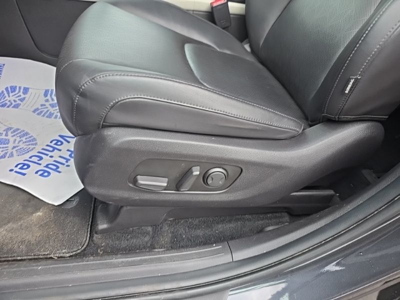 Used 2023 Kia Carnival Van